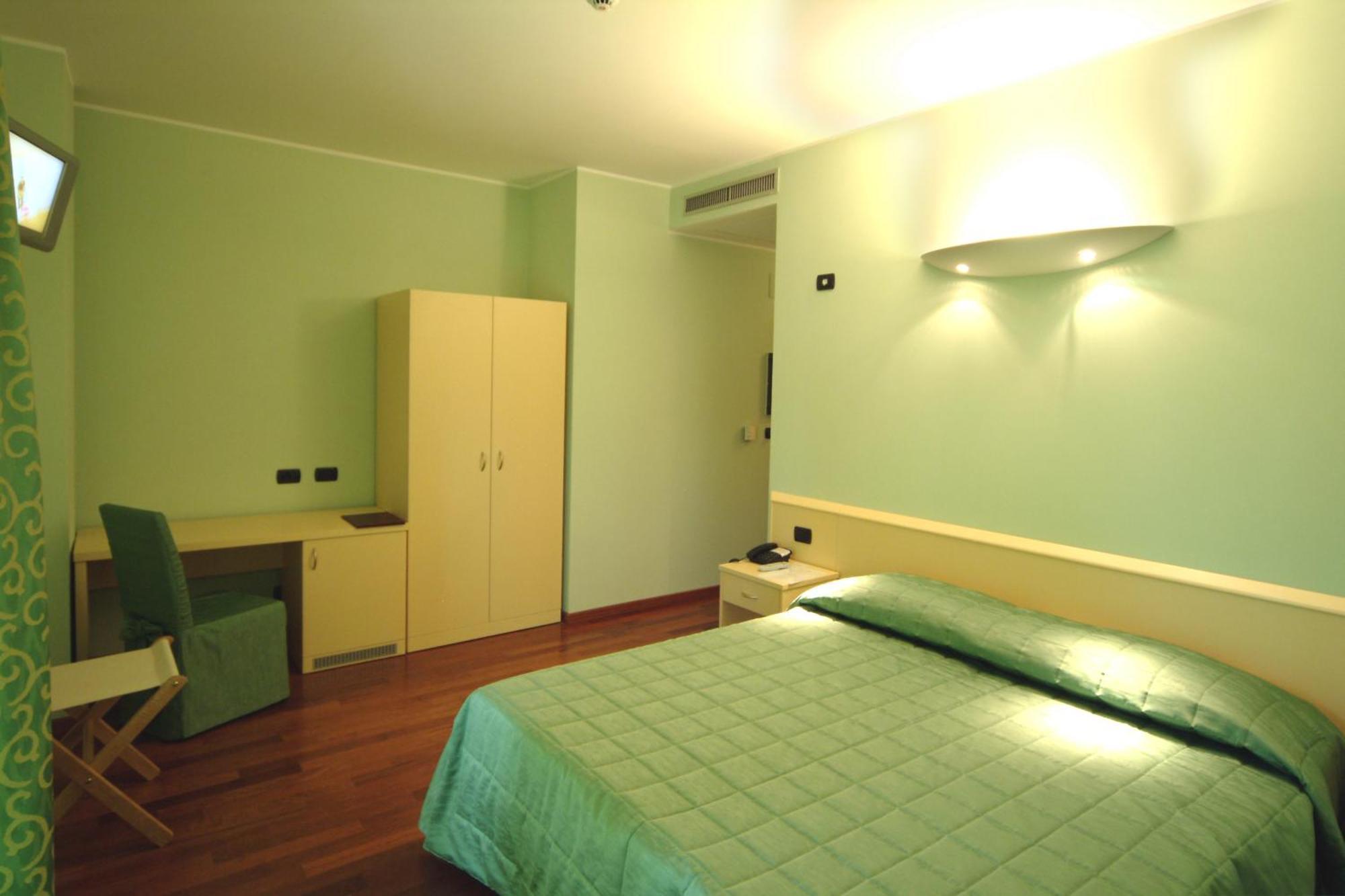 Caprice Hotel Avigliana Szoba fotó