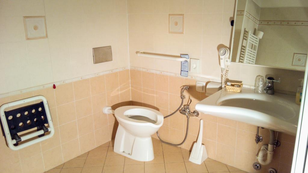 Caprice Hotel Avigliana Szoba fotó