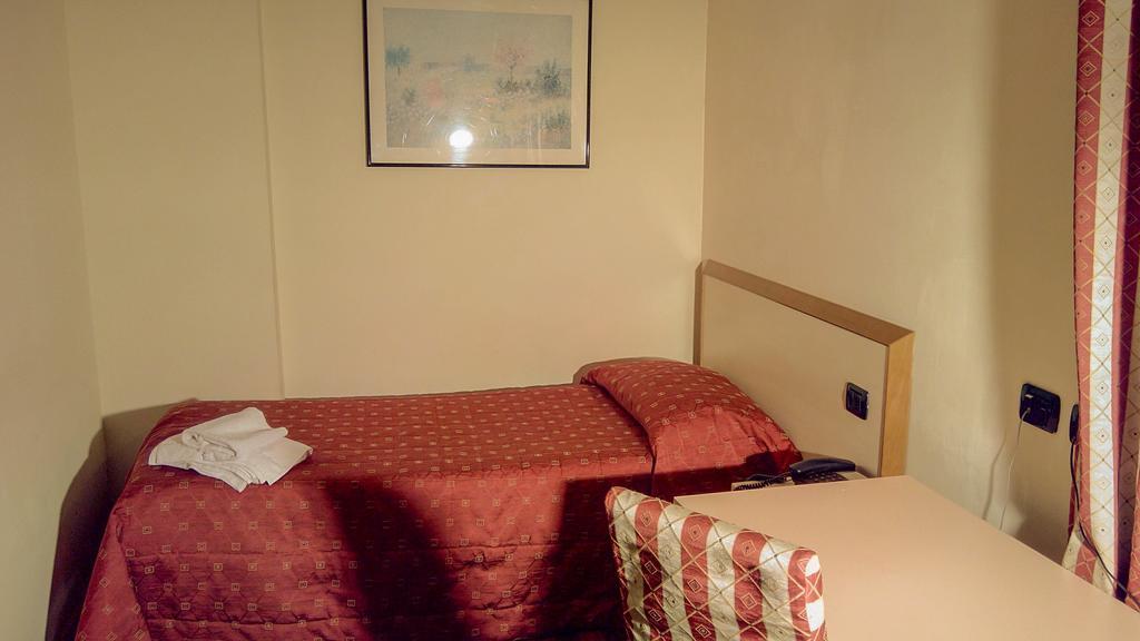 Caprice Hotel Avigliana Szoba fotó